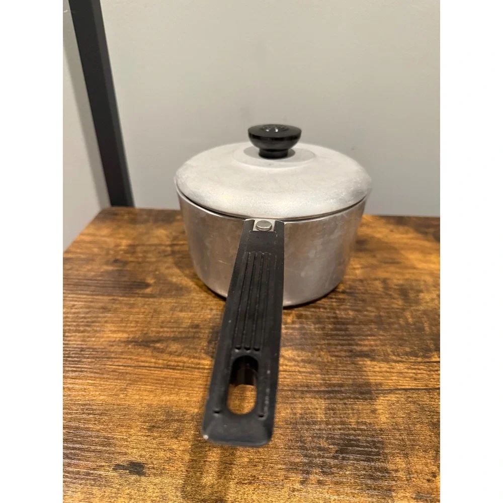 Magnalite Classic 2 Qt Cast Aluminum Saucepan with Lid Si12 k Silver Pot China